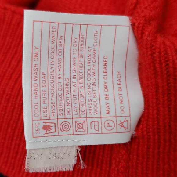 Vintage Burberry cashmere v-neck red knit Authentic sweater women size 40 - Picture 8 of 9